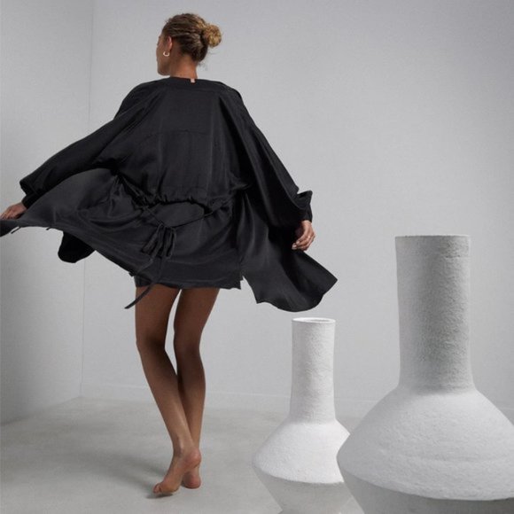 Lunya Washable Silk Robe L/XL Black Eclipse Self Tie Belt Pockets Hypoallergenic - Picture 3 of 11